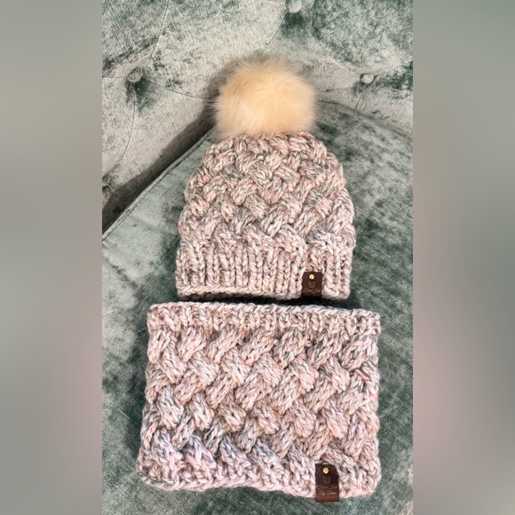 Handmade Hand Crafted Cable Knit Hat and Cowl set Adult Teen size color seashell - Picture 4 of 9